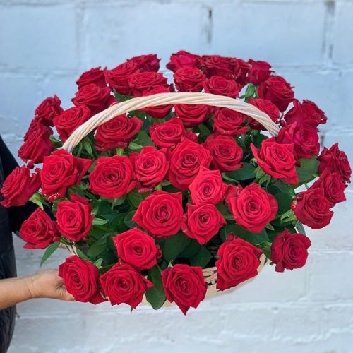Корзина 51 красная роза - купить с доставкой в интернет-магазине | Флорист Экспресс по Метелево